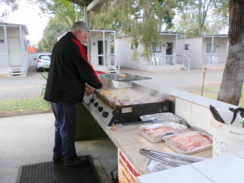 Narrabri Motel And Caravan Park Eksteriør billede